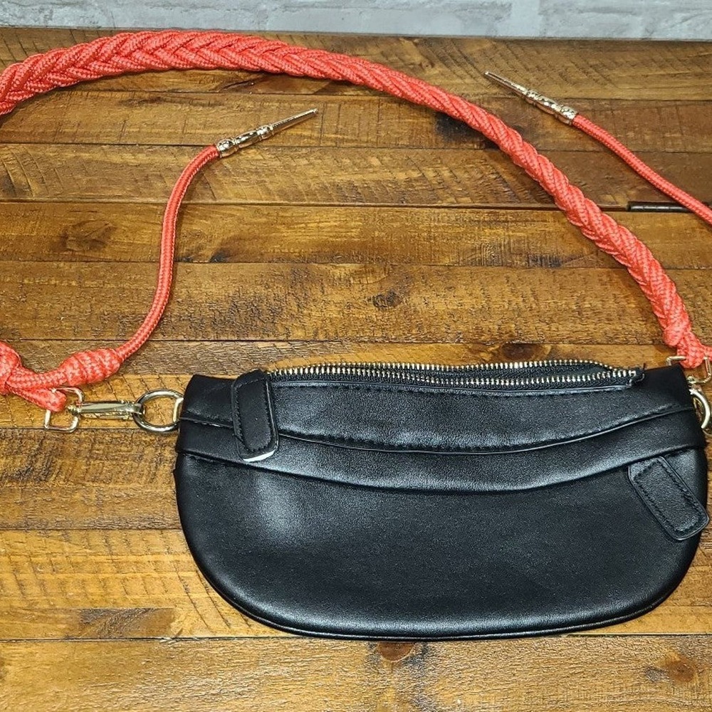 Crossbody / fanny pack